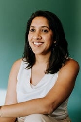 Headshot Attia Qureshi